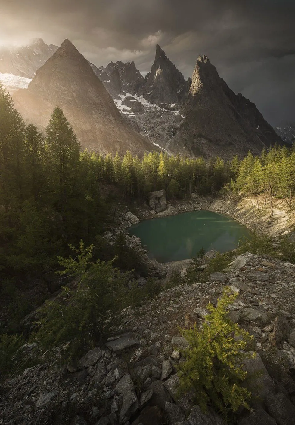 摄影师Enrico Fossati黑暗情绪风景摄影后期9套合集-中文字幕风光摄影教程 - 趣光影 www.aeown.com