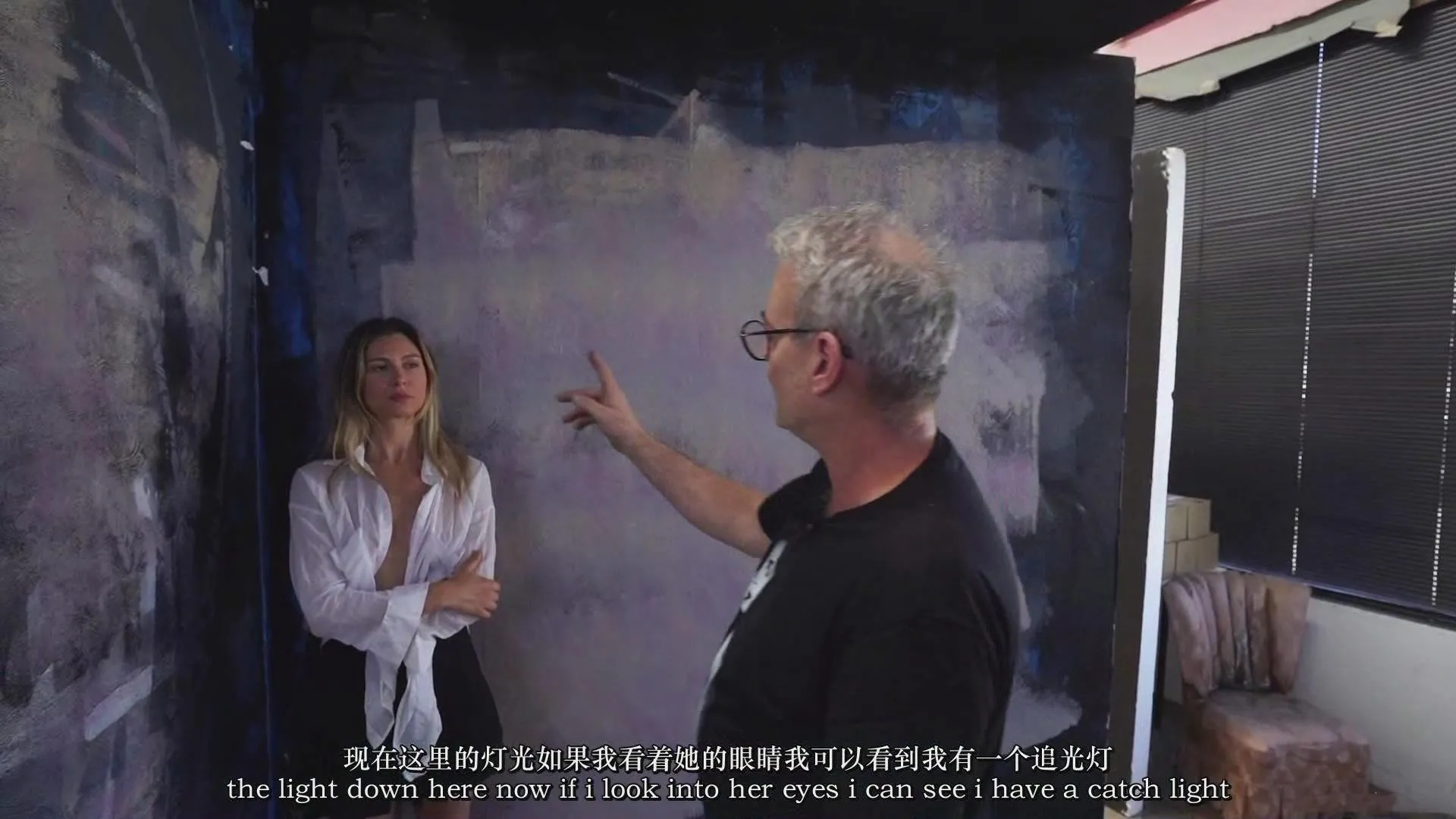 Peter Coulson棚拍名模朱莉娅(Julia)创意情绪人像幕后花絮教程-中英字幕Peter Coulson,摄影布光教程,棚拍人像教程,黑白人像摄影,人像摆姿教程 - 趣光影 www.aeown.com