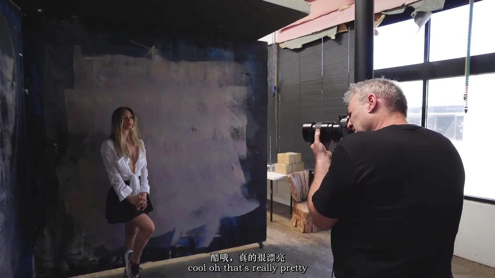 Peter Coulson棚拍名模朱莉娅(Julia)创意情绪人像幕后花絮教程-中英字幕Peter Coulson,摄影布光教程,棚拍人像教程,黑白人像摄影,人像摆姿教程 - 趣光影 www.aeown.com