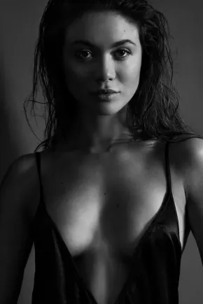 澳大利亚摄影师Peter Coulson棚拍模特Cristina布光及修饰教程